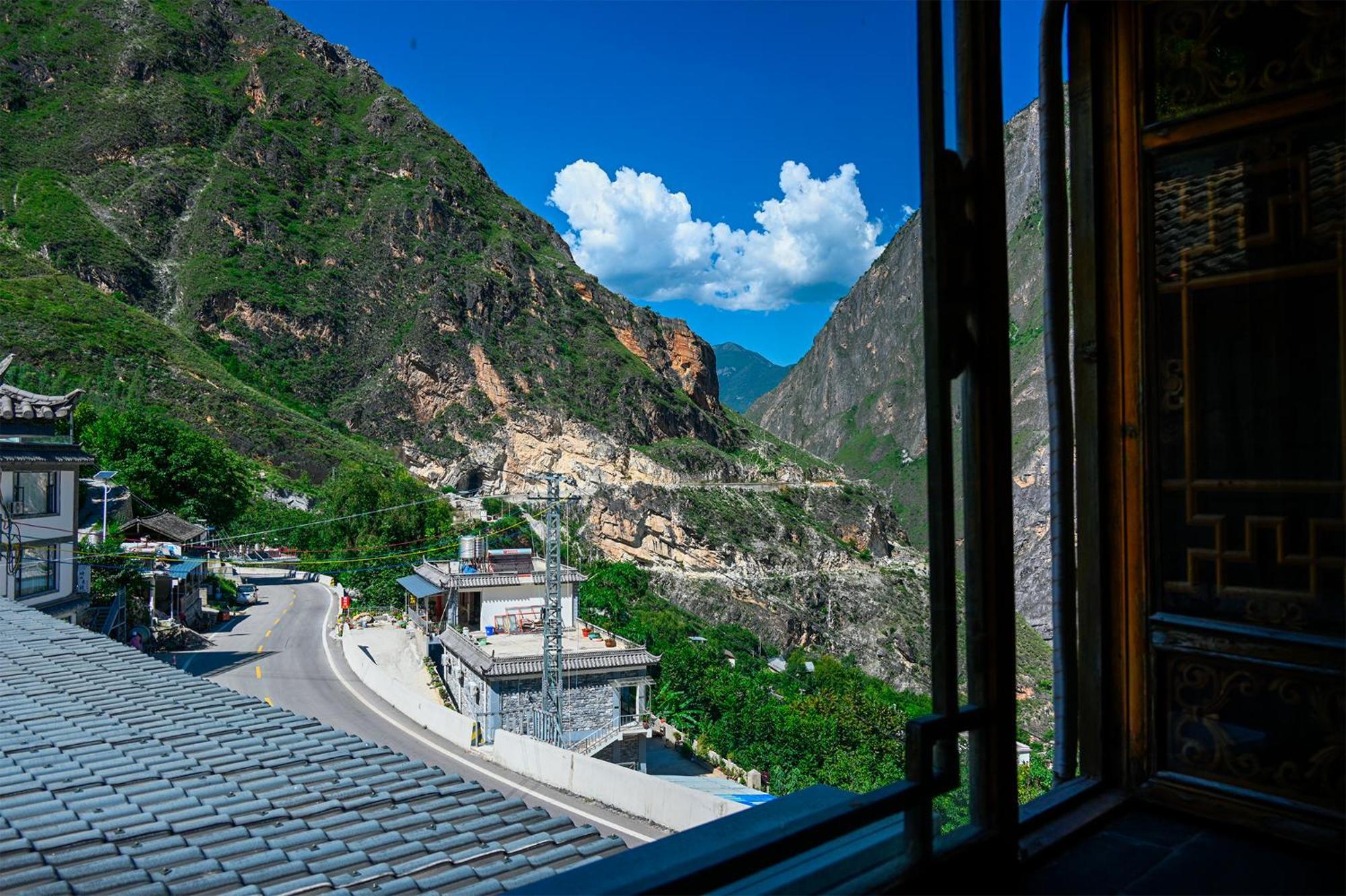 Tiger Leaping Gorge Sean'S Spring Guesthouse Shangri-La Exterior foto
